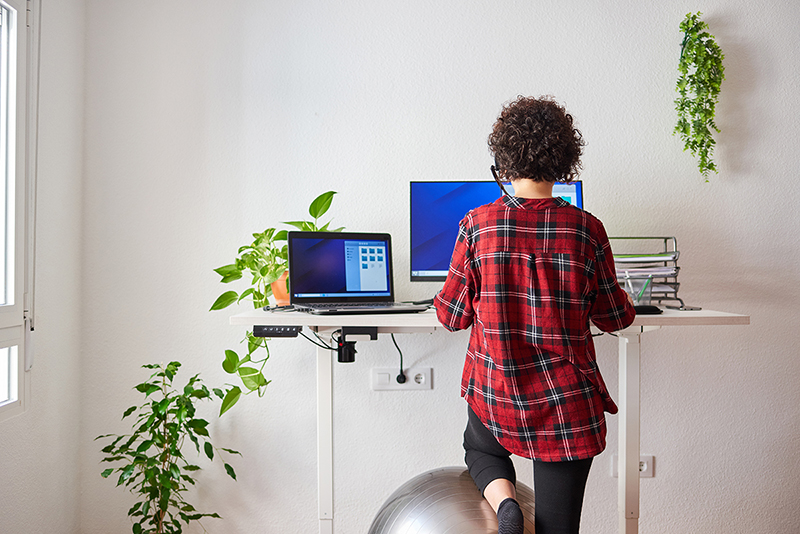 hand- en polsklachten, hand, pols, KANS, carpale tunnel syndroom, carpal tunnel syndroom, arm klachten, nekklachten, schouderklachten, arm, nek, schouder, computerwerk, beeld gebruikers, computer, kantoorbaan, kantoorwerk, ergonomisch, ergotherapie, fysio, fysiotherapie, fysiotherapeut, fysiotherapiepraktijk, ergotherapeut, bureaustoel, muis, toetsenbord, zittend werk, houding, spierbelasting, psychische belasting